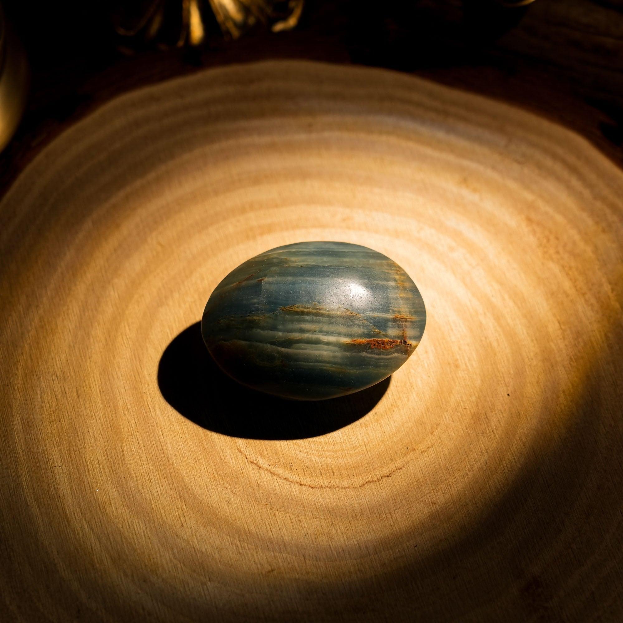 Blue Onyx Palm Stone - helmsman - crystal