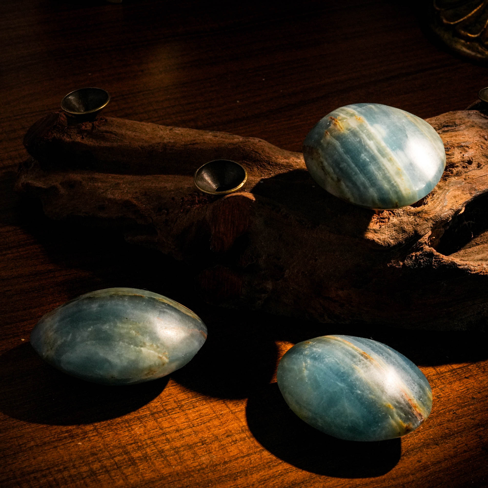Blue Onyx Palm Stone - helmsman - crystal