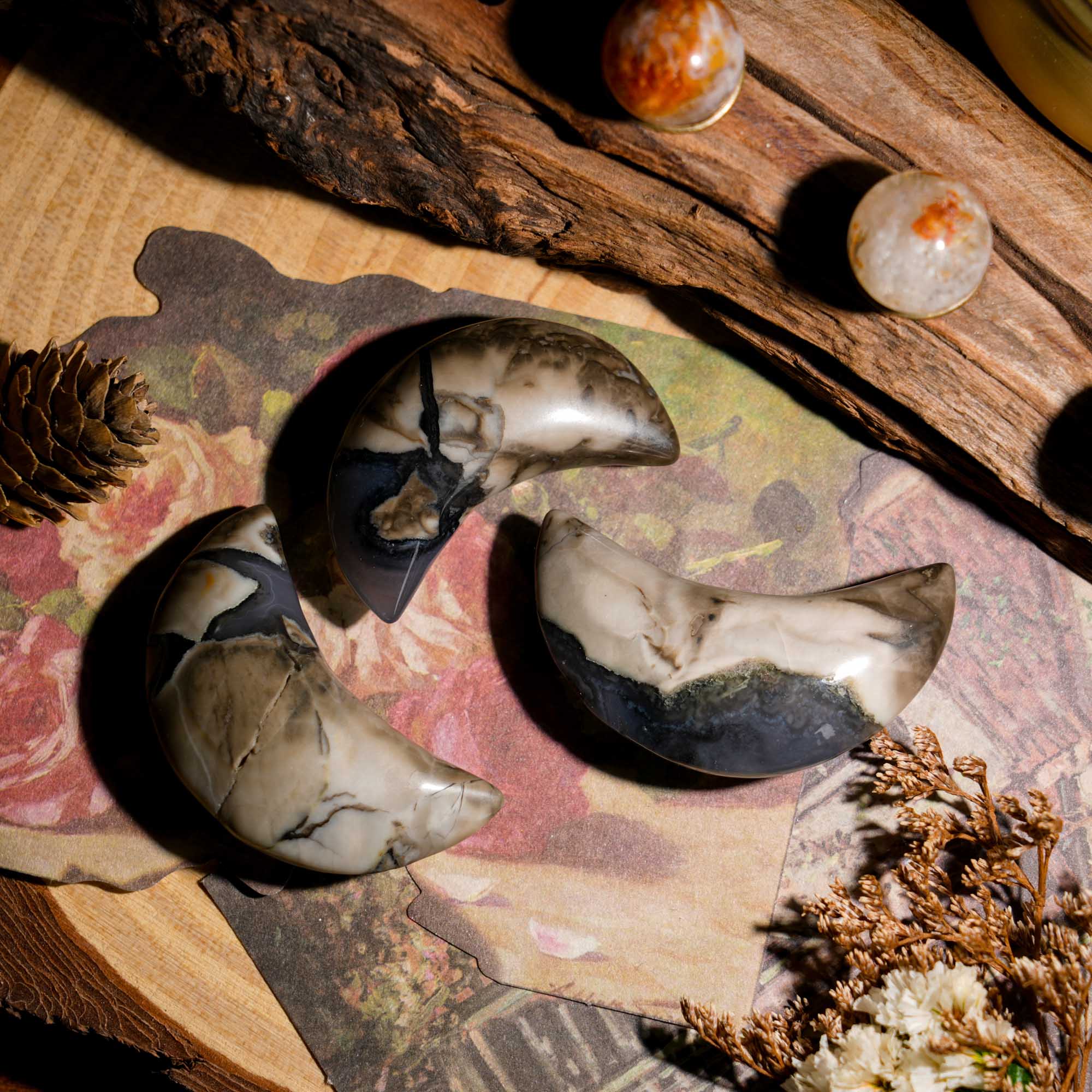 Volcanic Agate Moon - helmsman - crystal