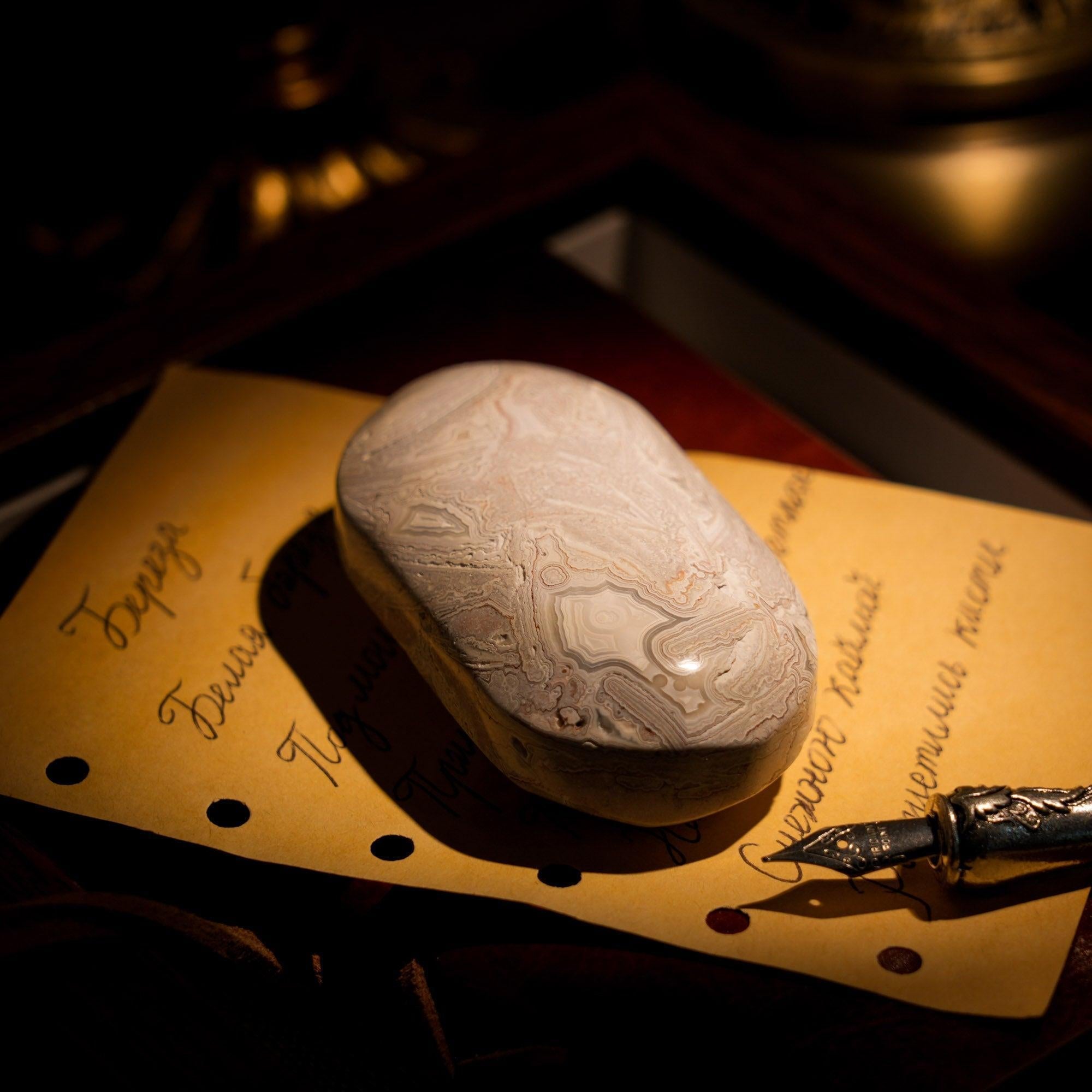 White Mexico Agate Palm Stone - helmsman - crystal