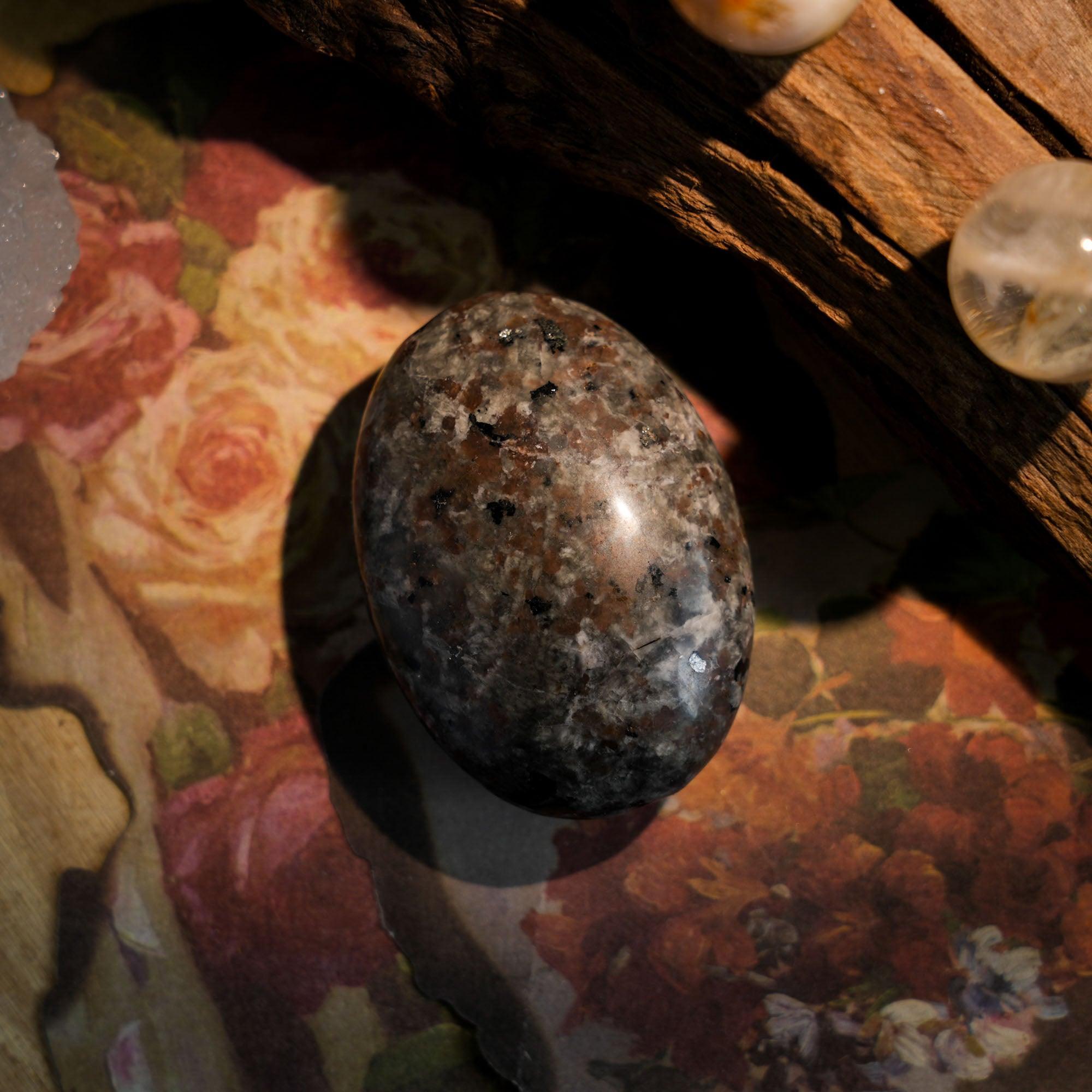 Yooperlite Palm Stone - helmsman - crystal