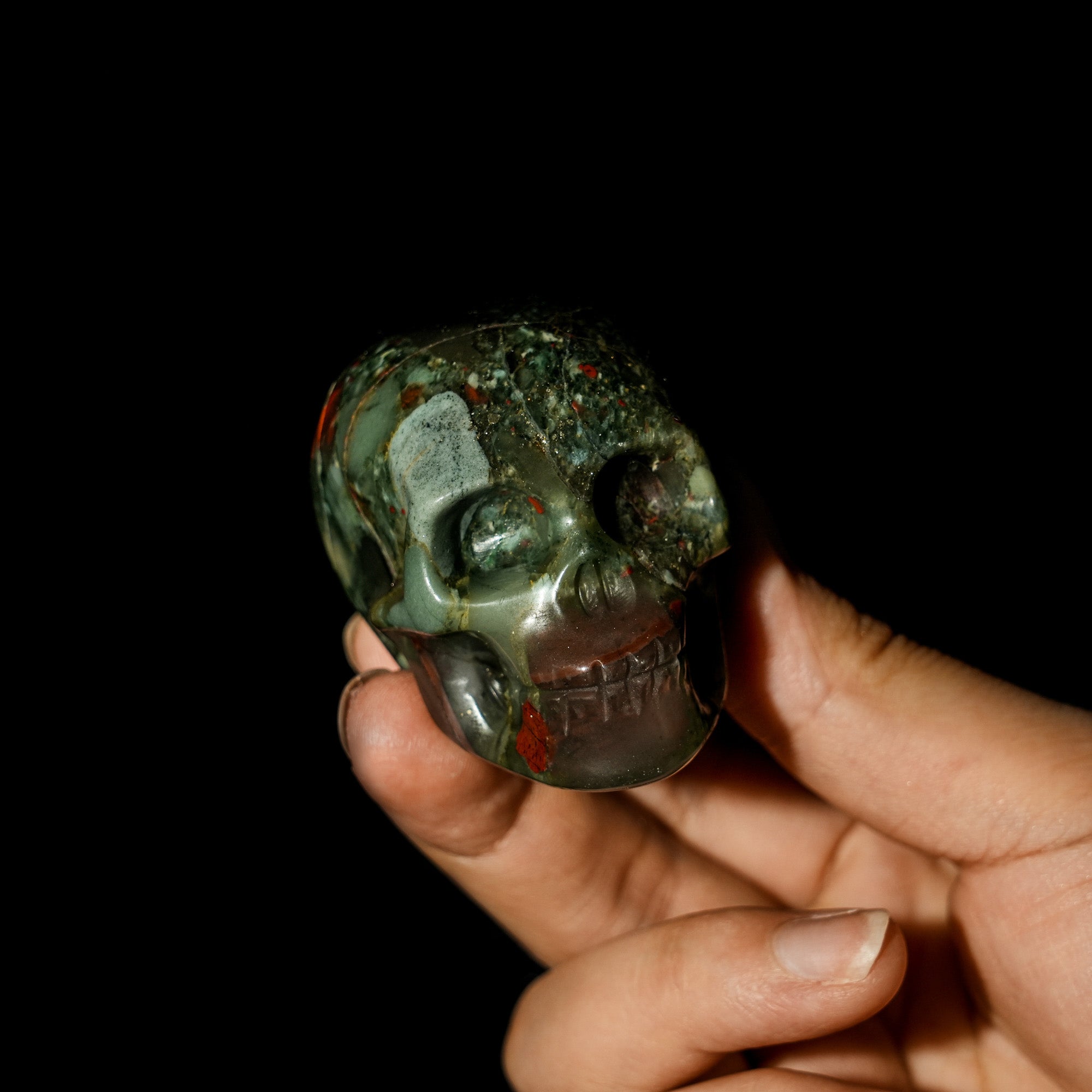 Blood Stone Skull - helmsman - crystal