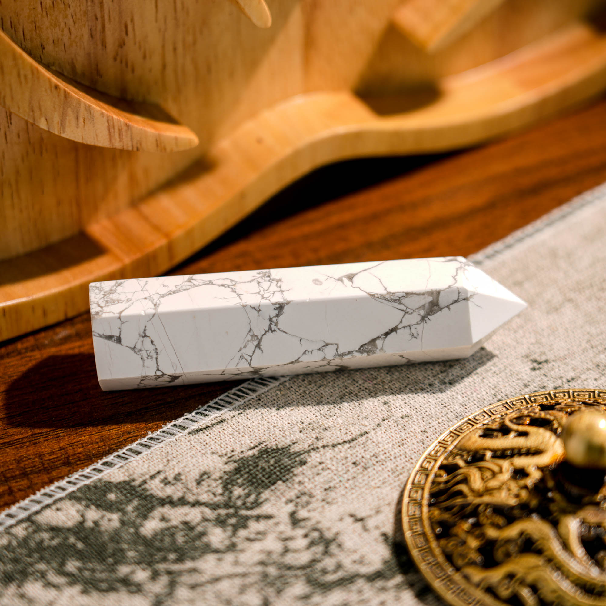 Howlite Point - helmsman - crystal