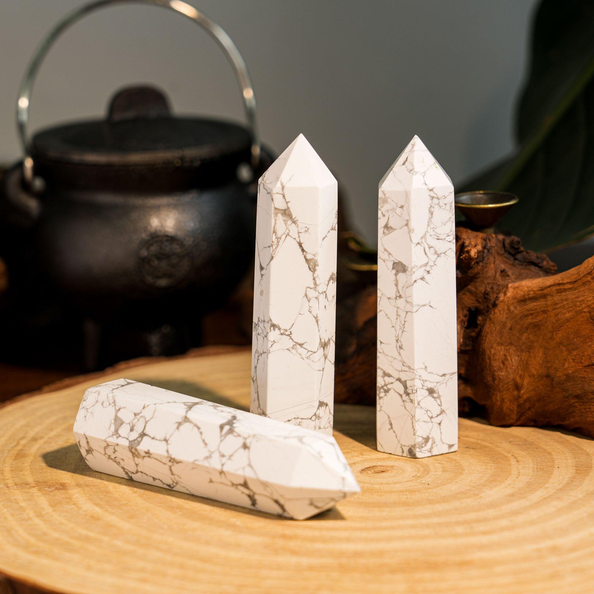 Howlite Point - helmsman - crystal