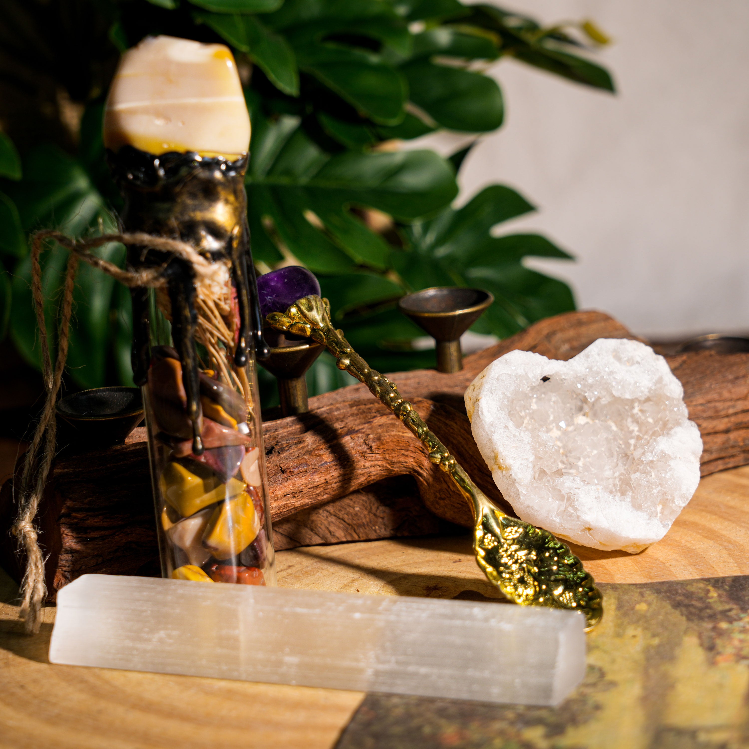 Manifestation Gift Box - Helmsman Crystal - Healing Crystal