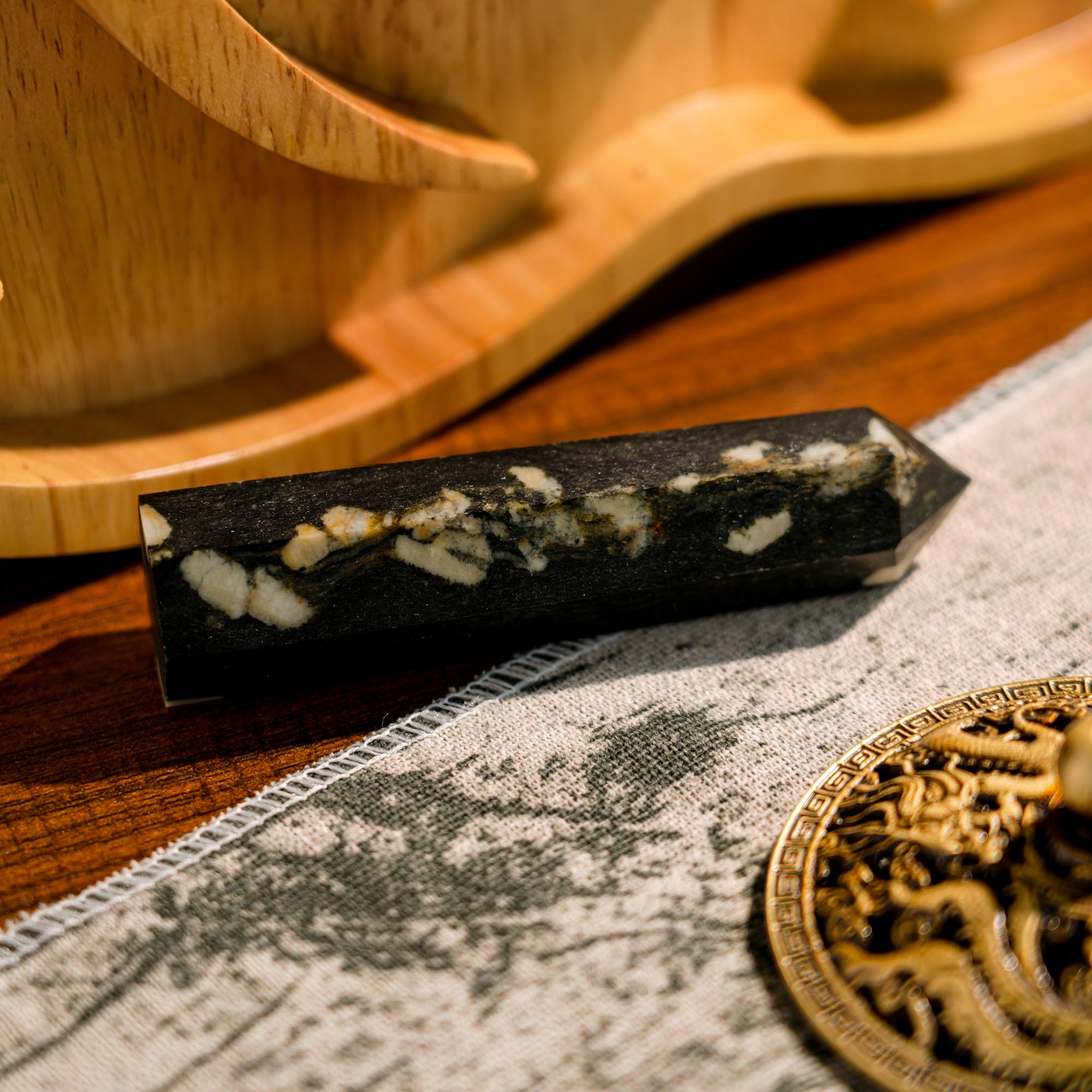 Peony Stone Point - helmsman - crystal