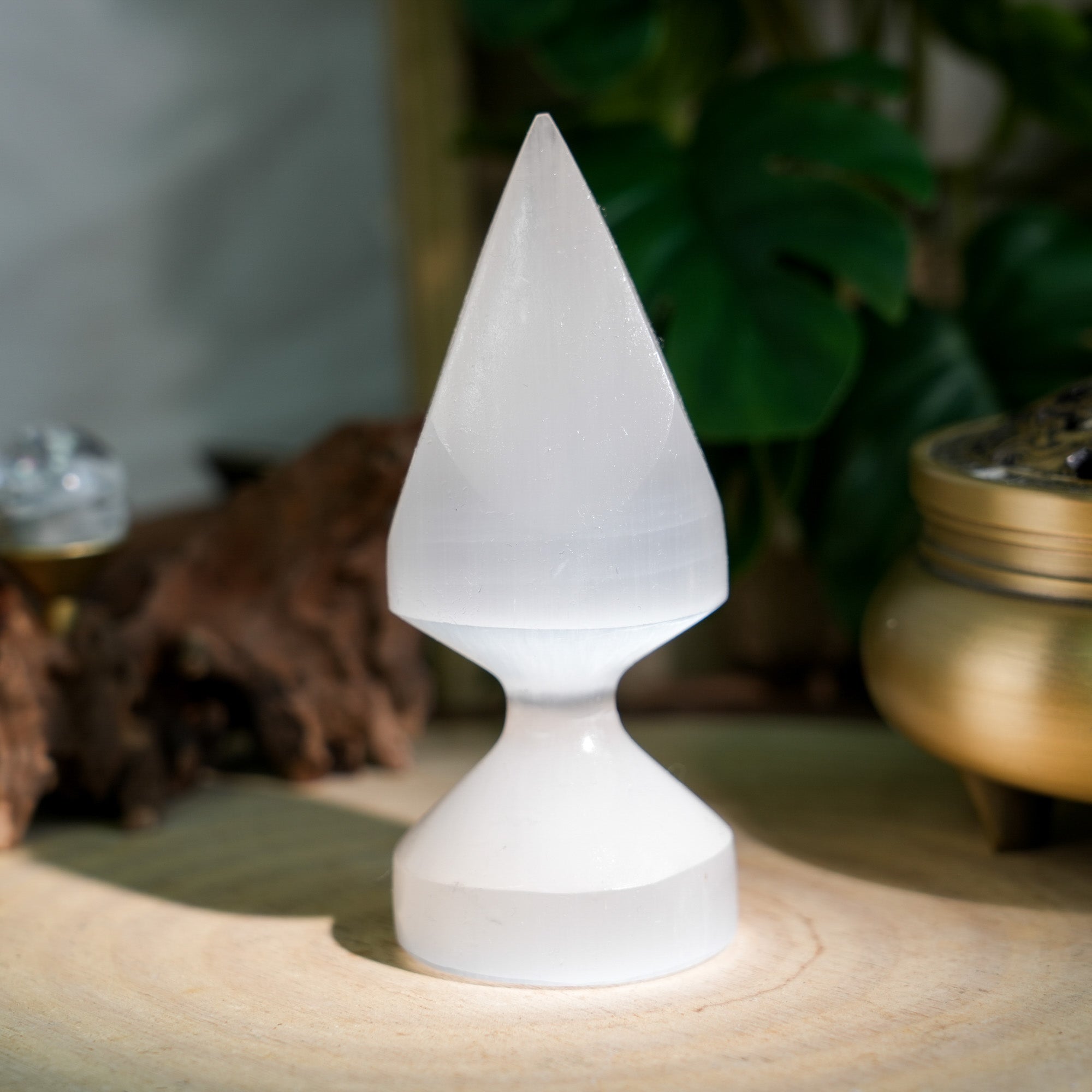 Selenite Ornamnrt - helmsman - crystal