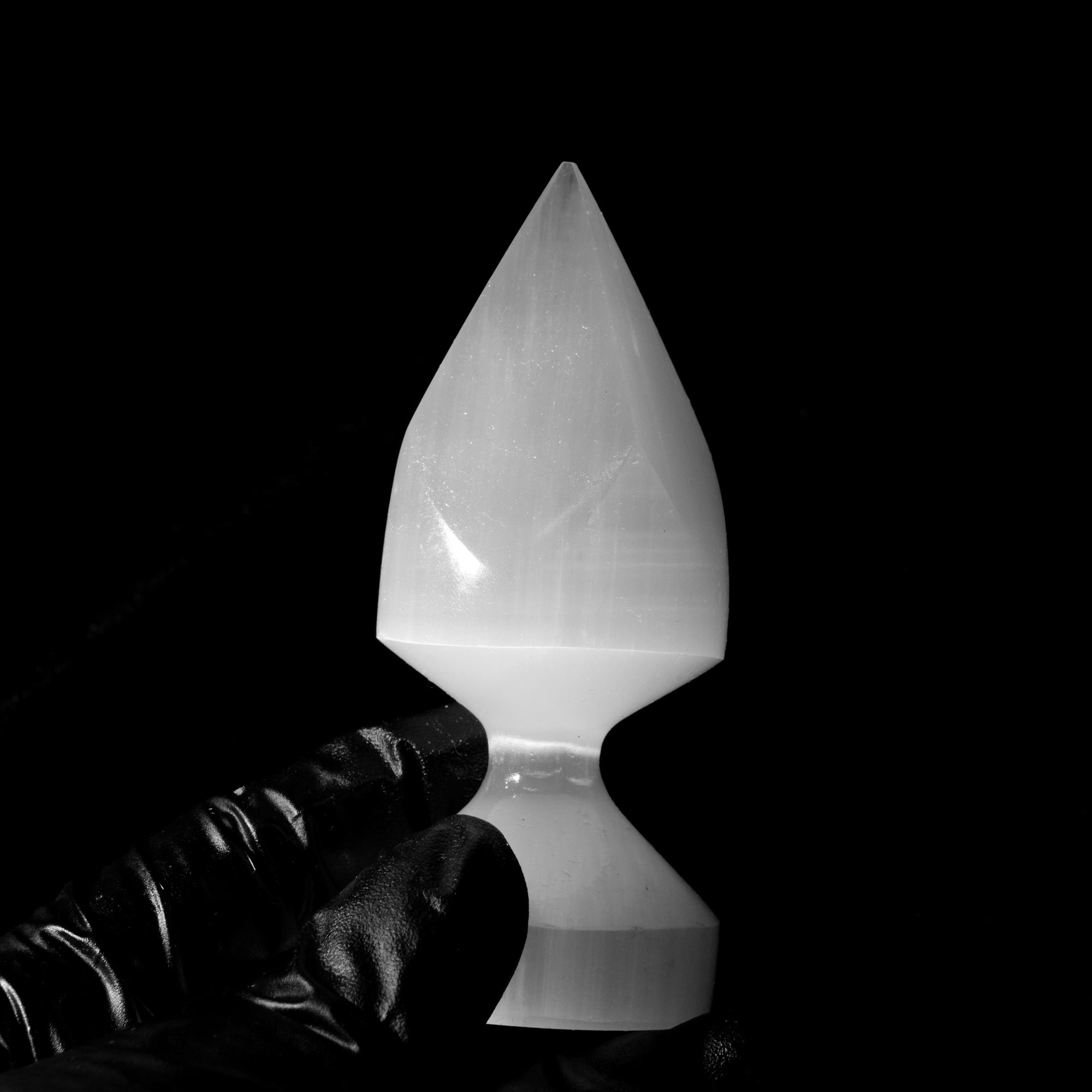 Selenite Ornamnrt - helmsman - crystal