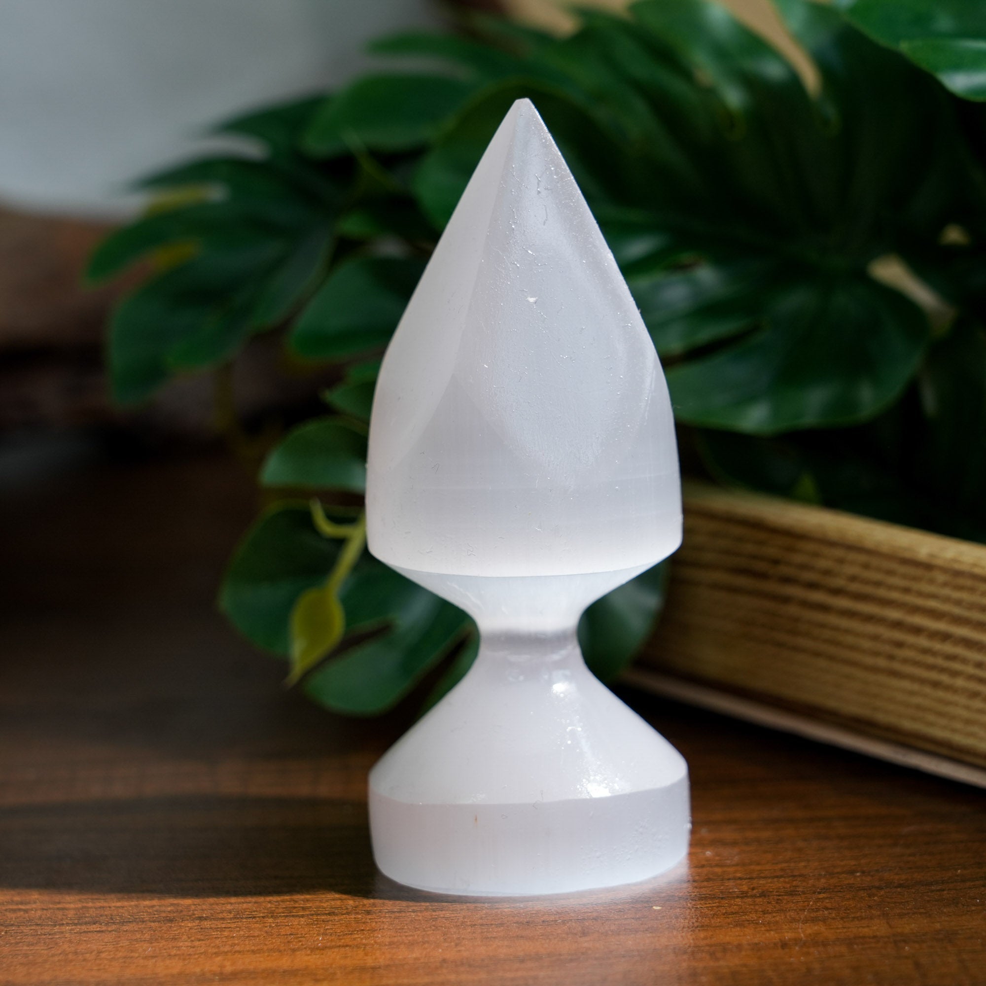 Selenite Ornamnrt - helmsman - crystal