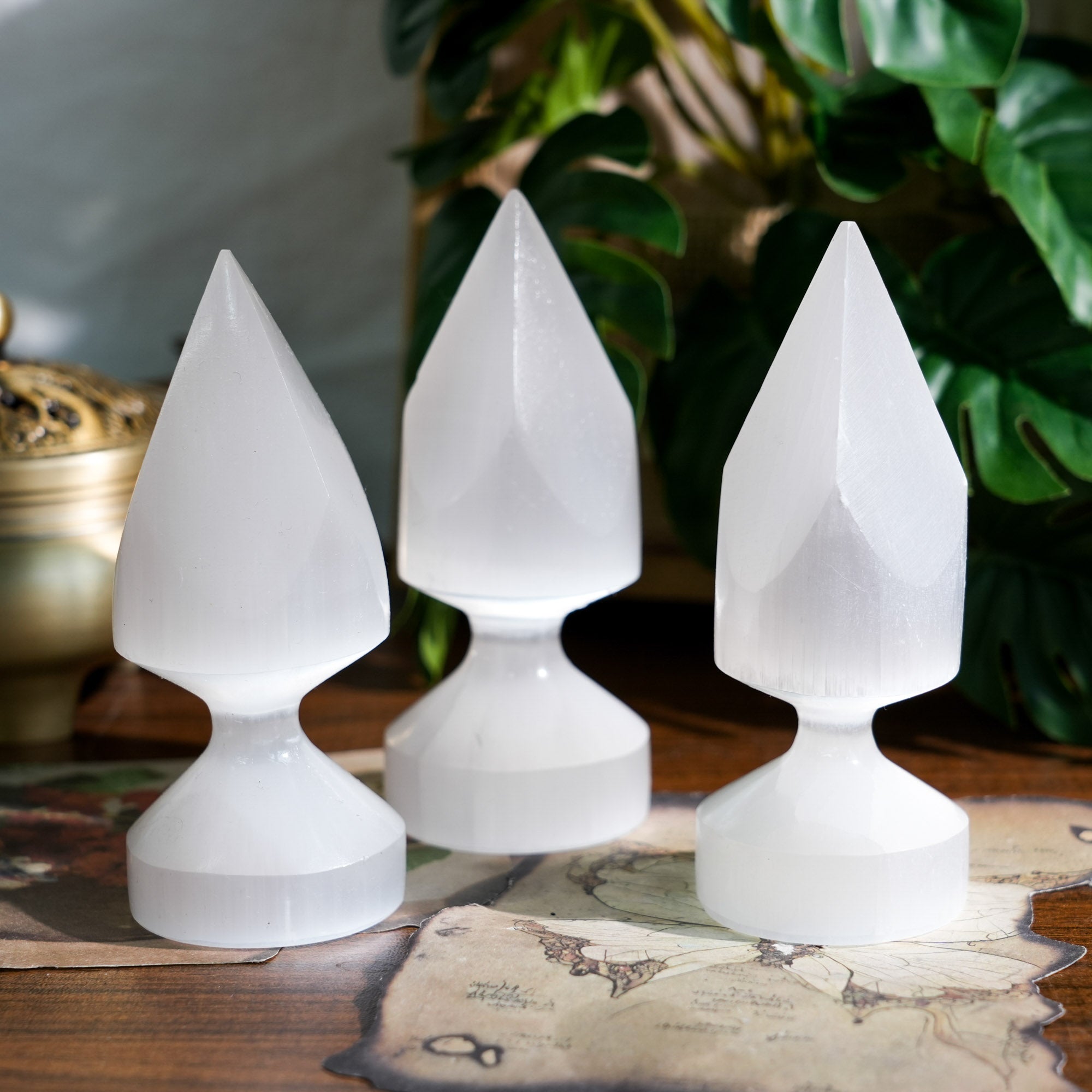 Selenite Ornamnrt - helmsman - crystal