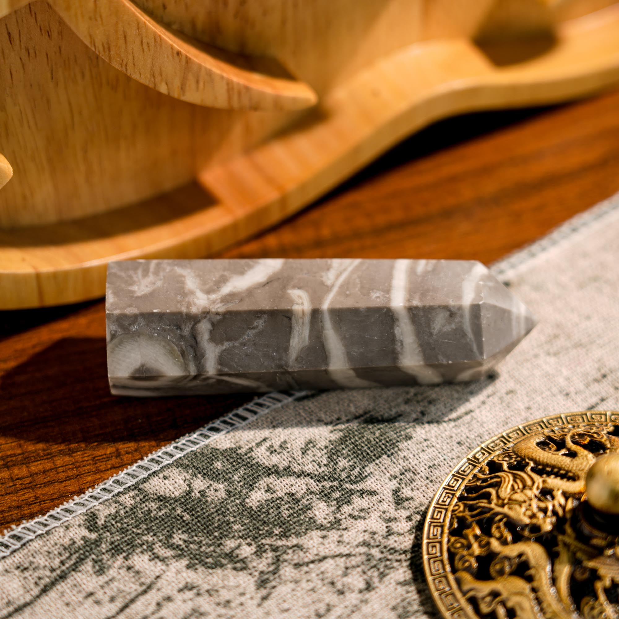 Shell Stone Point - helmsman - crystal